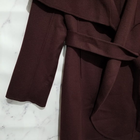 TAHARI Open Jacket with belt and cape hoodie, size Medium - Picture 6 of 8